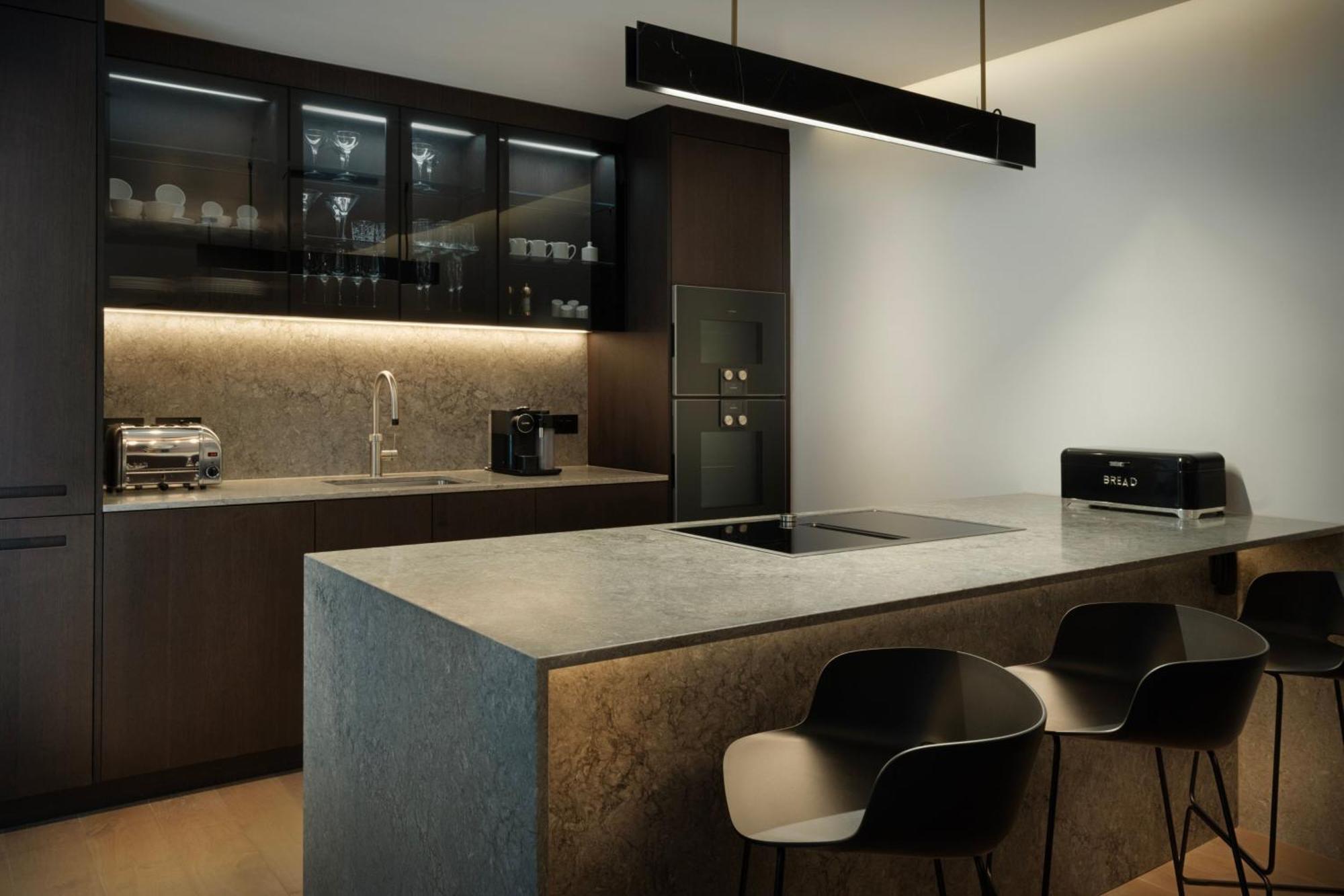 The Westin London City Dış mekan fotoğraf A kitchen with a linear pendant light